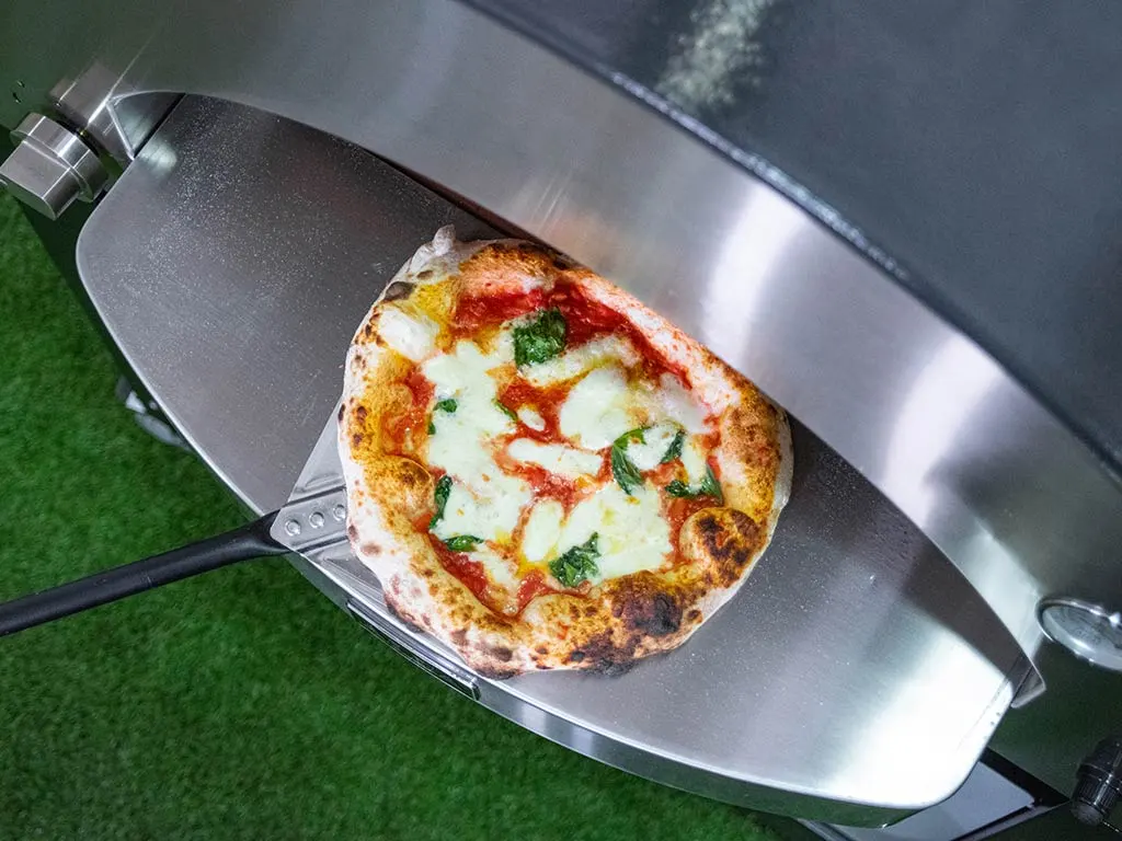 Alfa - Pizza Ovens with finished pizza