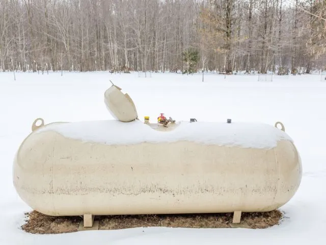 propane faq - tank in snow